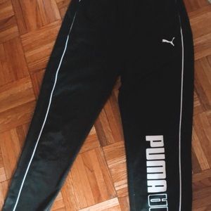 Boys Puma joggers size XL in EUC